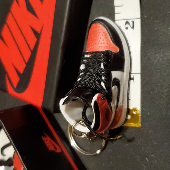Custom Nike Shoe Keychains set of 2 shoes. (1 pair.) ❤️🖤 - Picture 16 of 16